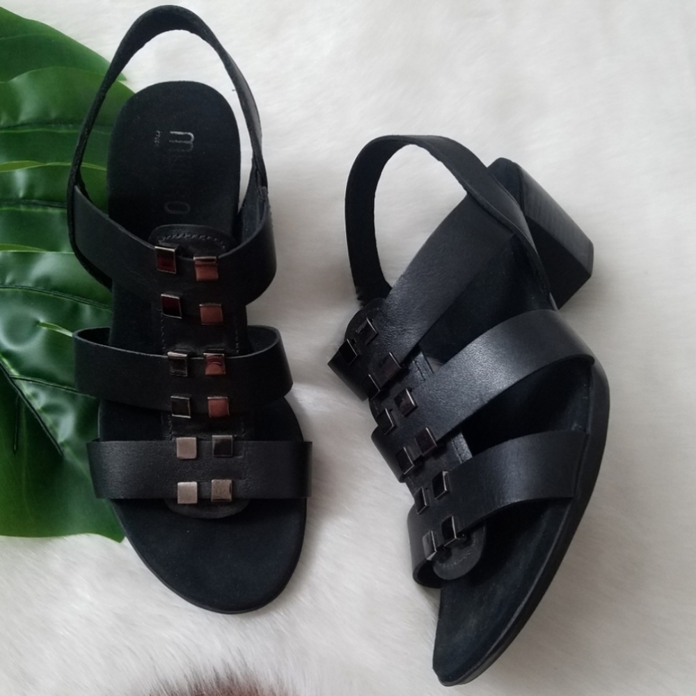 Munro Black Leather Sandals Size 8